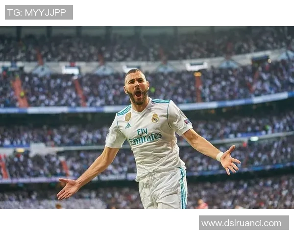 皇马主场2-1绝杀比利亚雷亚尔，本泽马最后一刻梅开二度